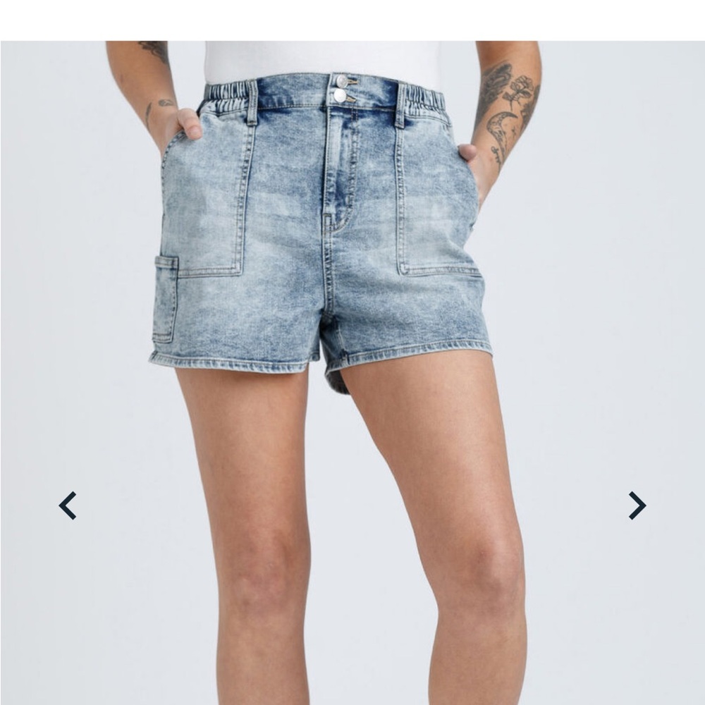 Women's High Rise Elastic Waist Utility Jean Shortie: Size “8” (NWT) LIGHT WASH